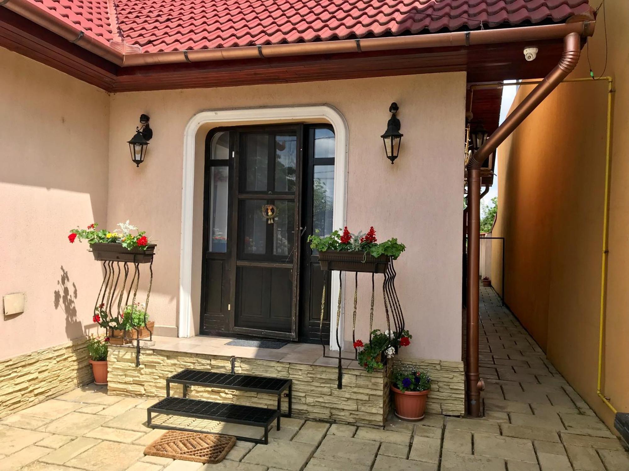 Cristi'S Rooms - Pensiune Oradea Εξωτερικό φωτογραφία