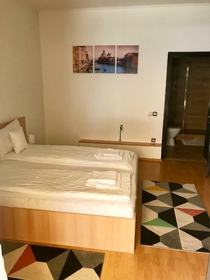Cristi'S Rooms - Pensiune Oradea Εξωτερικό φωτογραφία
