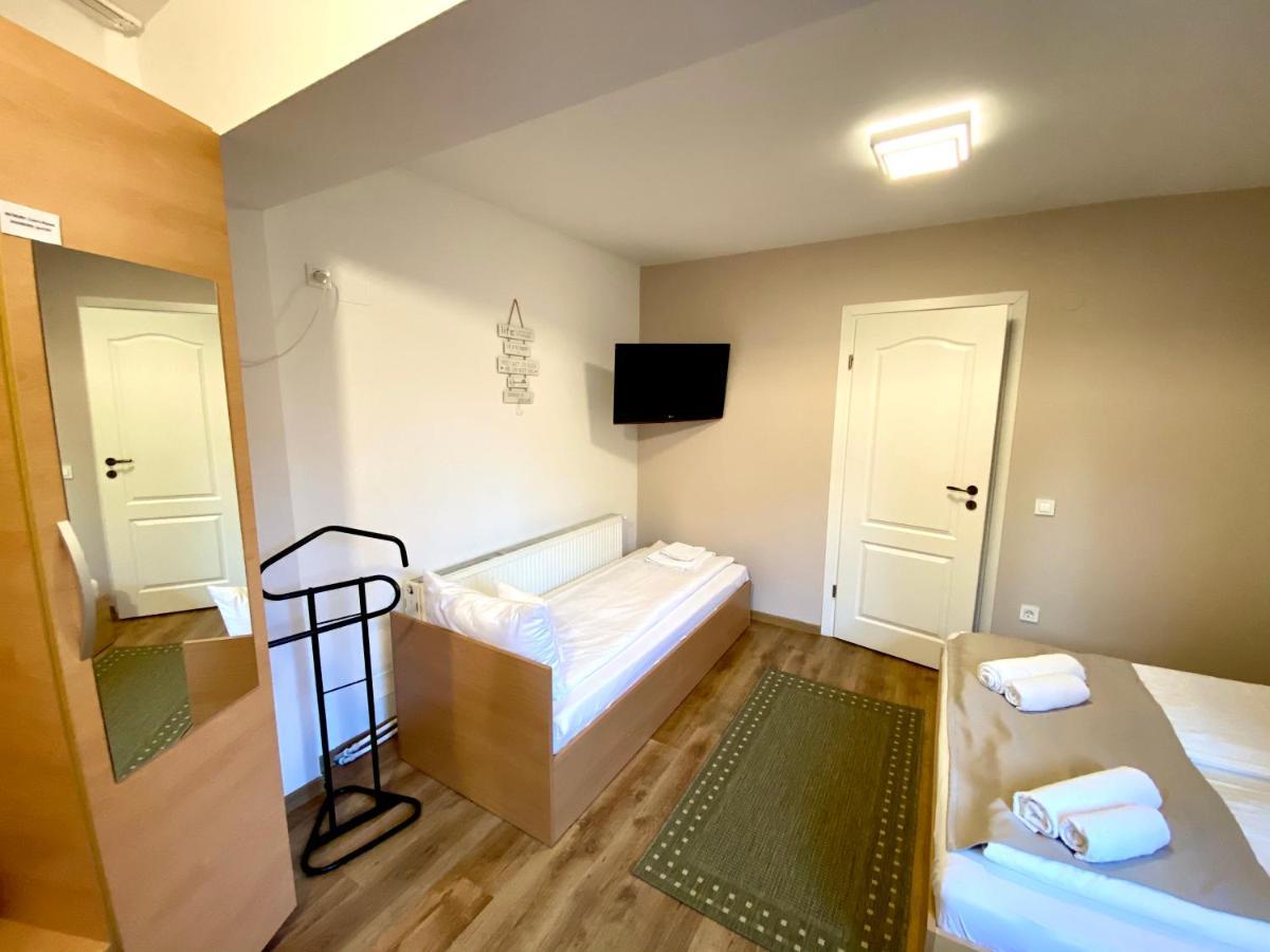 Cristi'S Rooms - Pensiune Oradea Εξωτερικό φωτογραφία