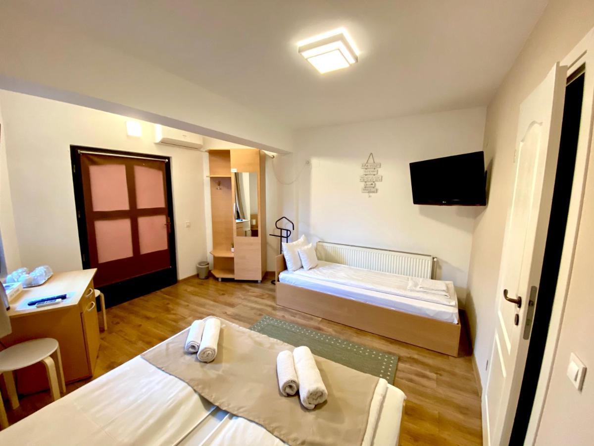 Cristi'S Rooms - Pensiune Oradea Εξωτερικό φωτογραφία
